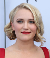 Emily Osment Longsleeve T-shirt #3785574