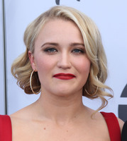Emily Osment Longsleeve T-shirt #3785586