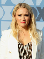 Emily Osment Longsleeve T-shirt #3848540
