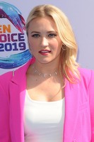 Emily Osment Longsleeve T-shirt #3848551