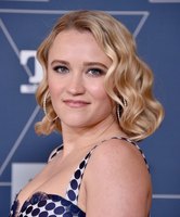 Emily Osment Longsleeve T-shirt #3932080