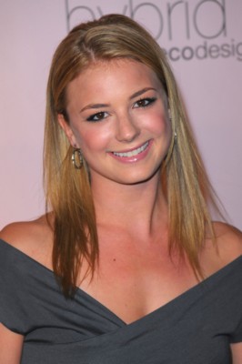 Emily VanCamp Mouse Pad 1523937