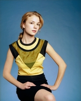 Emily Vancamp Longsleeve T-shirt #3820111