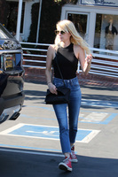 Emma Roberts magic mug #G986839