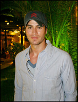 Enrique Iglesias Longsleeve T-shirt #2198395