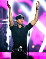Enrique Iglesias Longsleeve T-shirt #3723664