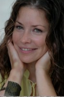 Evangeline Lilly Longsleeve T-shirt #1270284