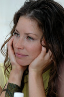 Evangeline Lilly Longsleeve T-shirt #2231819