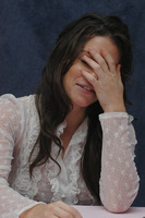 Evangeline Lilly Longsleeve T-shirt #2231838
