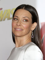 Evangeline Lilly Longsleeve T-shirt #3786949