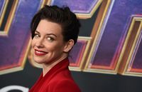Evangeline Lilly Longsleeve T-shirt #3852120
