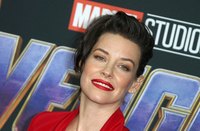 Evangeline Lilly Longsleeve T-shirt #3852121