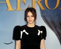 Felicity Jones Longsleeve T-shirt #3912708