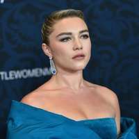 Florence Pugh Sweatshirt #3909820