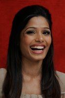 Freida Pinto Sweatshirt #2267902