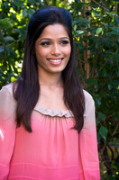 Freida Pinto tote bag #G657942