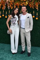 Freida Pinto Sweatshirt #3201969