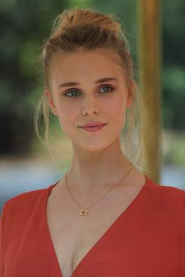 Gaia Weiss puzzle 3776327