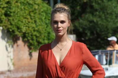 Gaia Weiss puzzle 3776329