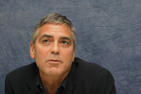 George Clooney Longsleeve T-shirt #2445283