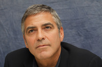 George Clooney Longsleeve T-shirt #2445339