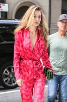Gigi Hadid Longsleeve T-shirt #2884849