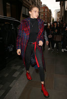 Gigi Hadid Longsleeve T-shirt #2884851