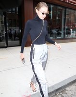 Gigi Hadid Longsleeve T-shirt #2884866