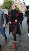 Gigi Hadid Longsleeve T-shirt #2884975