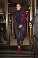 Gigi Hadid Longsleeve T-shirt #2884989