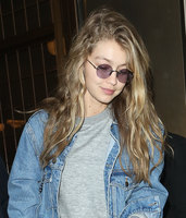 Gigi Hadid Longsleeve T-shirt #2885005