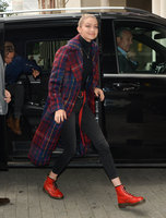 Gigi Hadid Longsleeve T-shirt #2885014