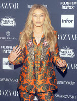 Gigi Hadid Longsleeve T-shirt #2924963