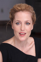 Gillian Anderson Longsleeve T-shirt #2241435