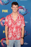 Grant Gustin t-shirt #3736823