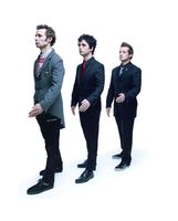 Green Day longsleeve t-shirt #2648606