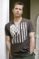 Guy Pearce t-shirt #2195994