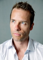 Guy Pearce Sweatshirt #2195998