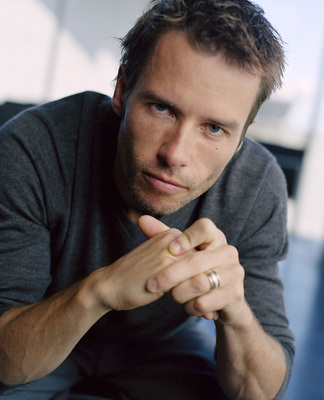Guy Pearce Mouse Pad 2204747