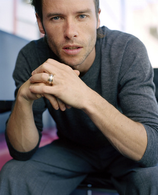Guy Pearce posters