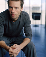Guy Pearce longsleeve t-shirt #2204754