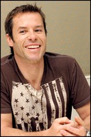 Guy Pearce Sweatshirt #2234669
