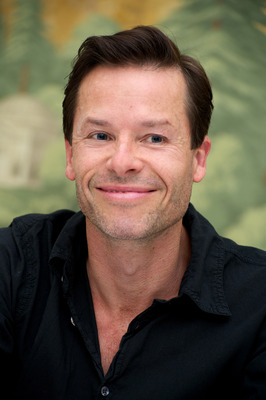 Guy Pearce posters