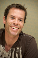 Guy Pearce longsleeve t-shirt #2330096