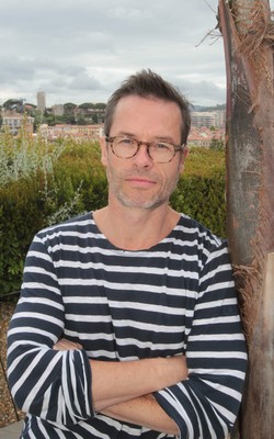 Guy Pearce posters