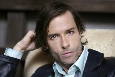 Guy Pearce posters