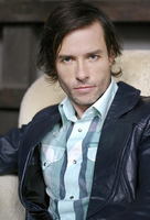 Guy Pearce longsleeve t-shirt #3665611