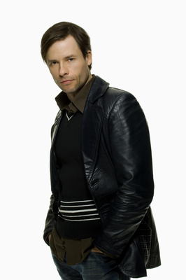 Guy Pearce posters