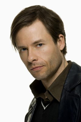 Guy Pearce posters