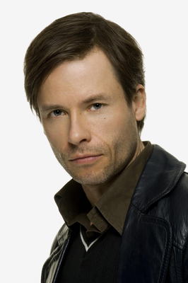 Guy Pearce posters